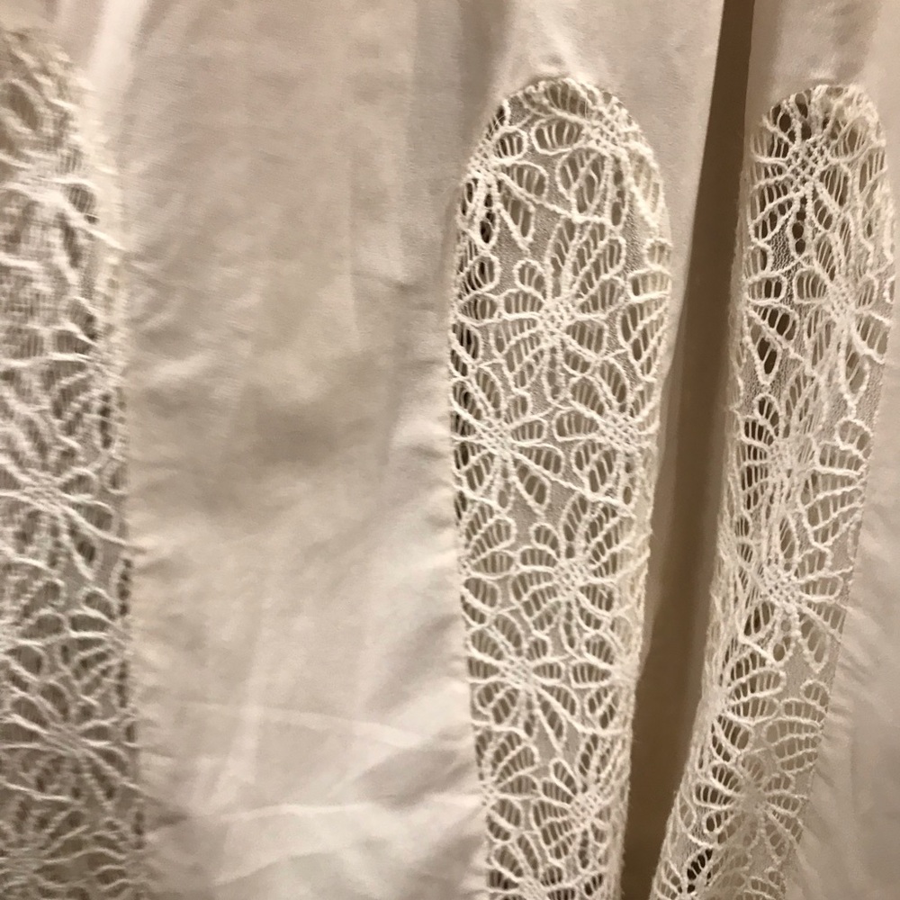 Beautiful Dress with lace detail-New✨ - Picture 7 of 16